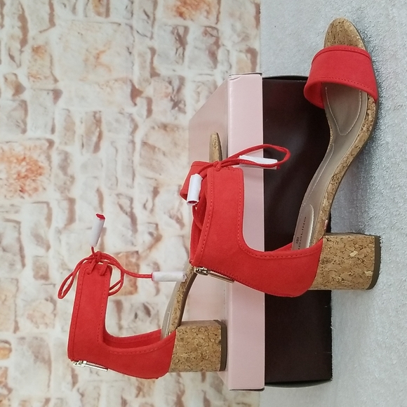 New Bandolino Semise Sandals - Picture 3 of 8